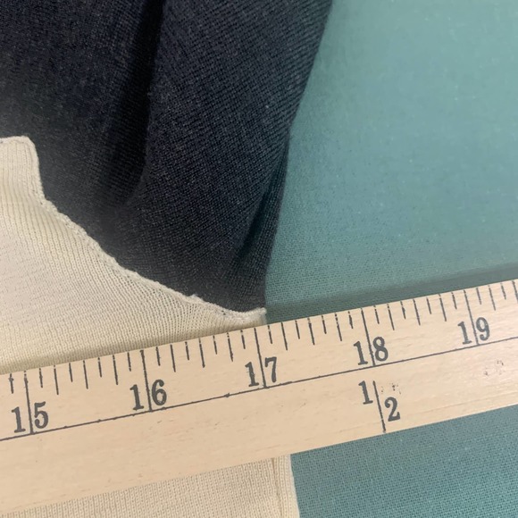 Escada Womens Sweater Size 36 Cream Gray Virgin Wool Turtleneck‎ Long Sleeves - Picture 12 of 14